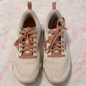 Brooks Revel 5 size 7 off white & coral brown color